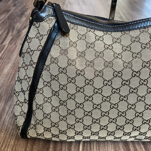 A150 - 💯 % authentic Gucci shoulder bag - Picture 7 of 16